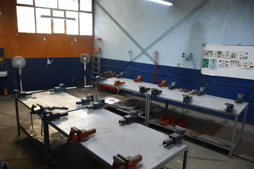 عکس هنرستان هوانوردی مجمع صنعت