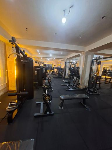 عکس باشگاه بدنسازی زئوس