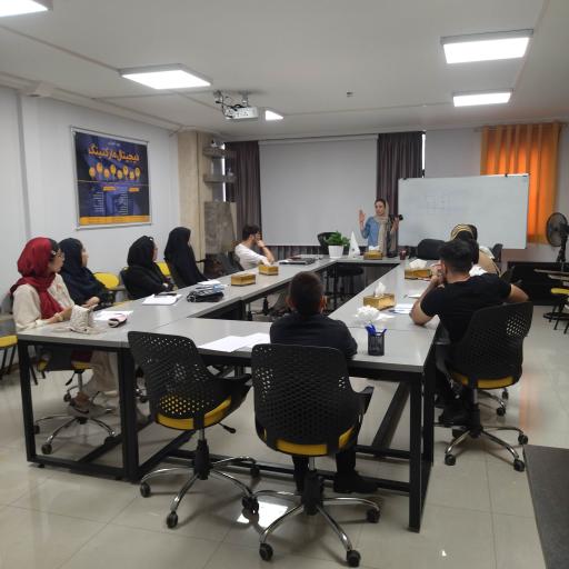 عکس آموزشگاه فنی و حرفه ای ایلیاسیستم