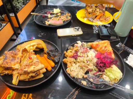 عکس فست فود سلف سرویس نامحدود فود هانتر