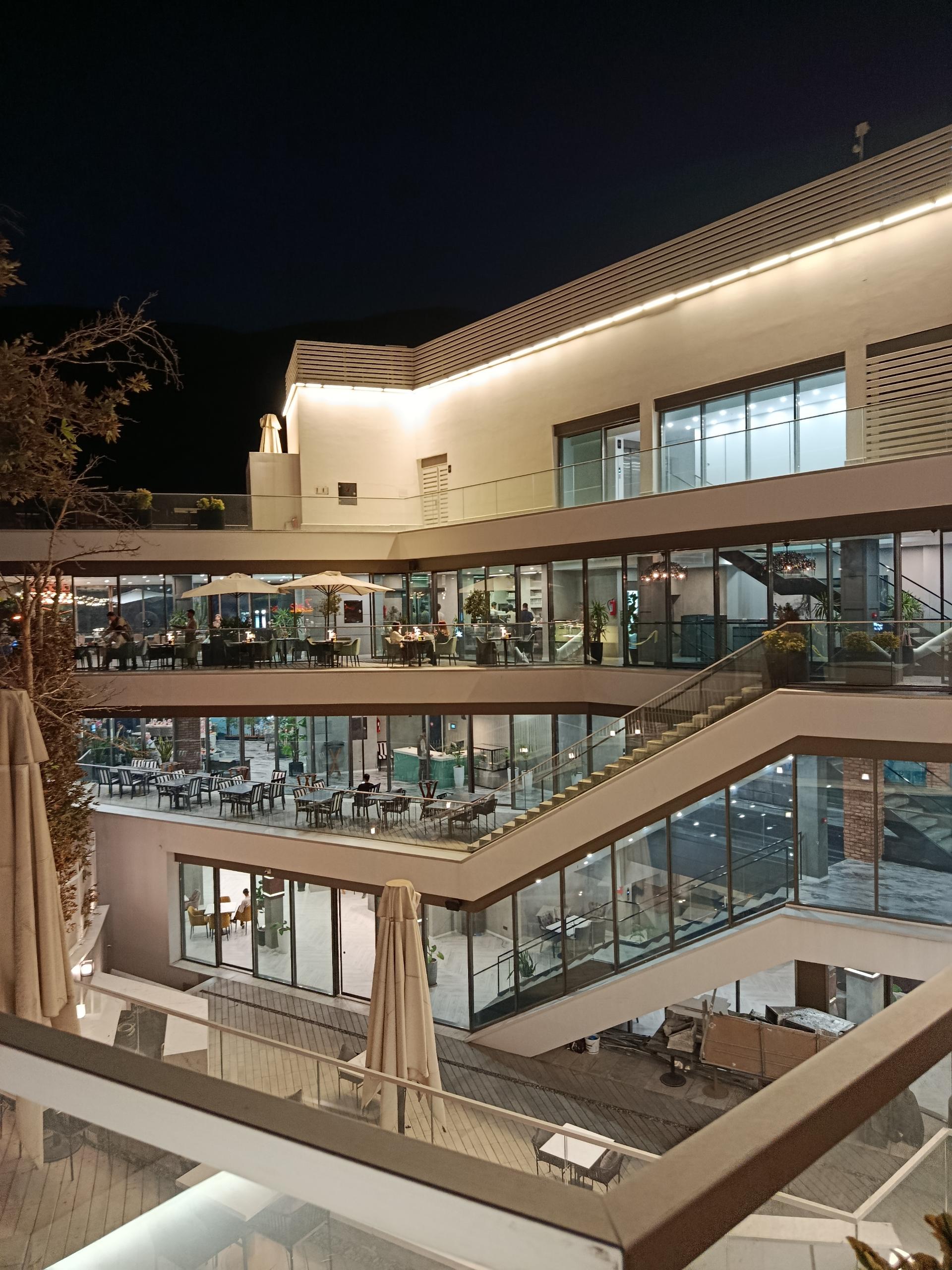 عکس کافه رستوران زاویه