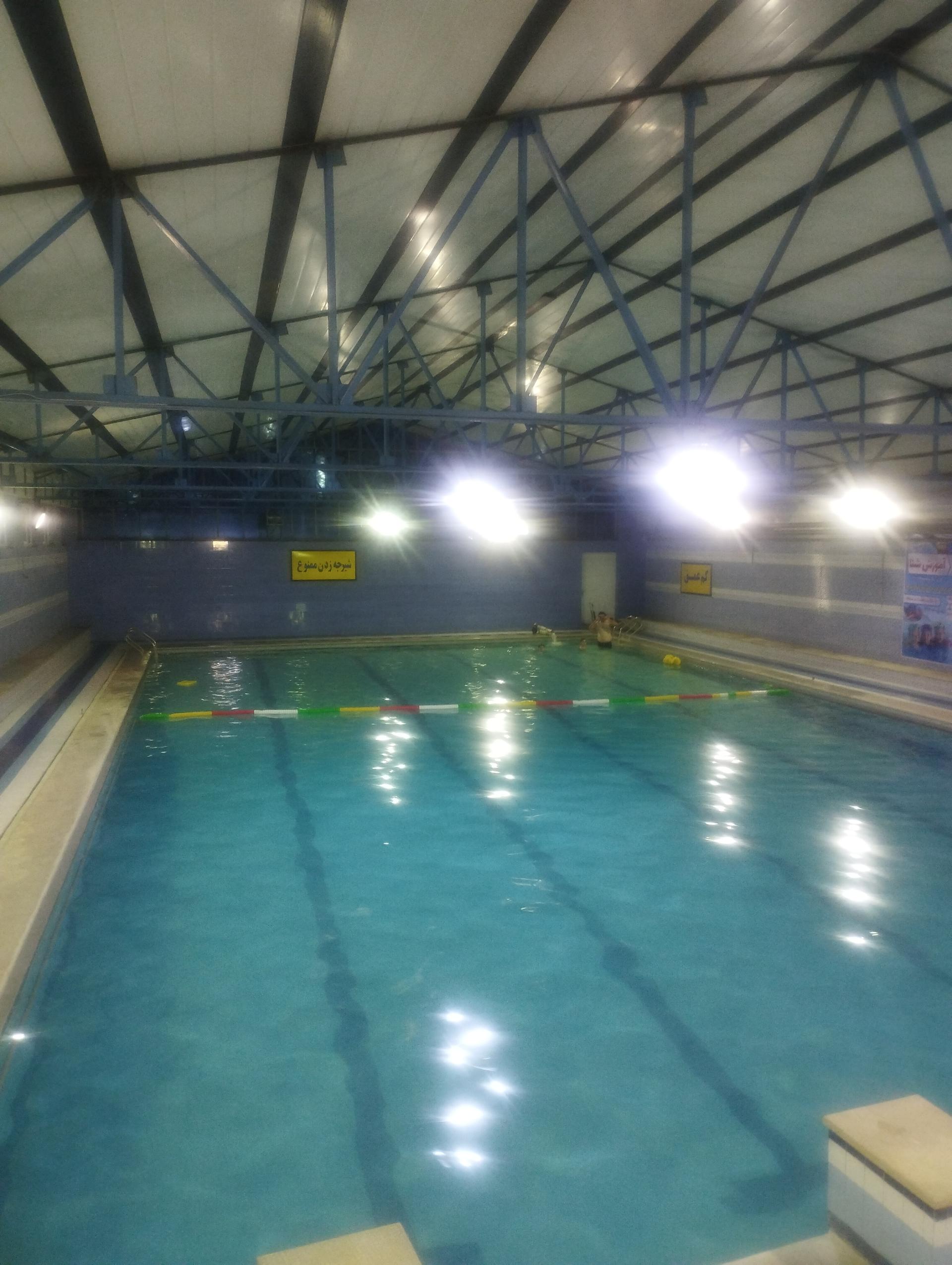 عکس استخر پوریای شادی دانشگاه