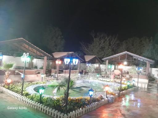 عکس باغچه رستوران سروش