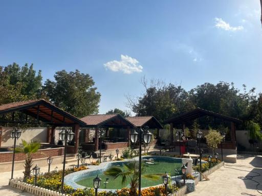 عکس باغچه رستوران سروش