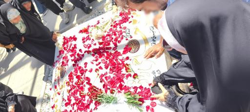عکس مزار شهید امیرعلی حاجی زاده