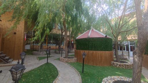 عکس رستوران سنتی کوچه باغ