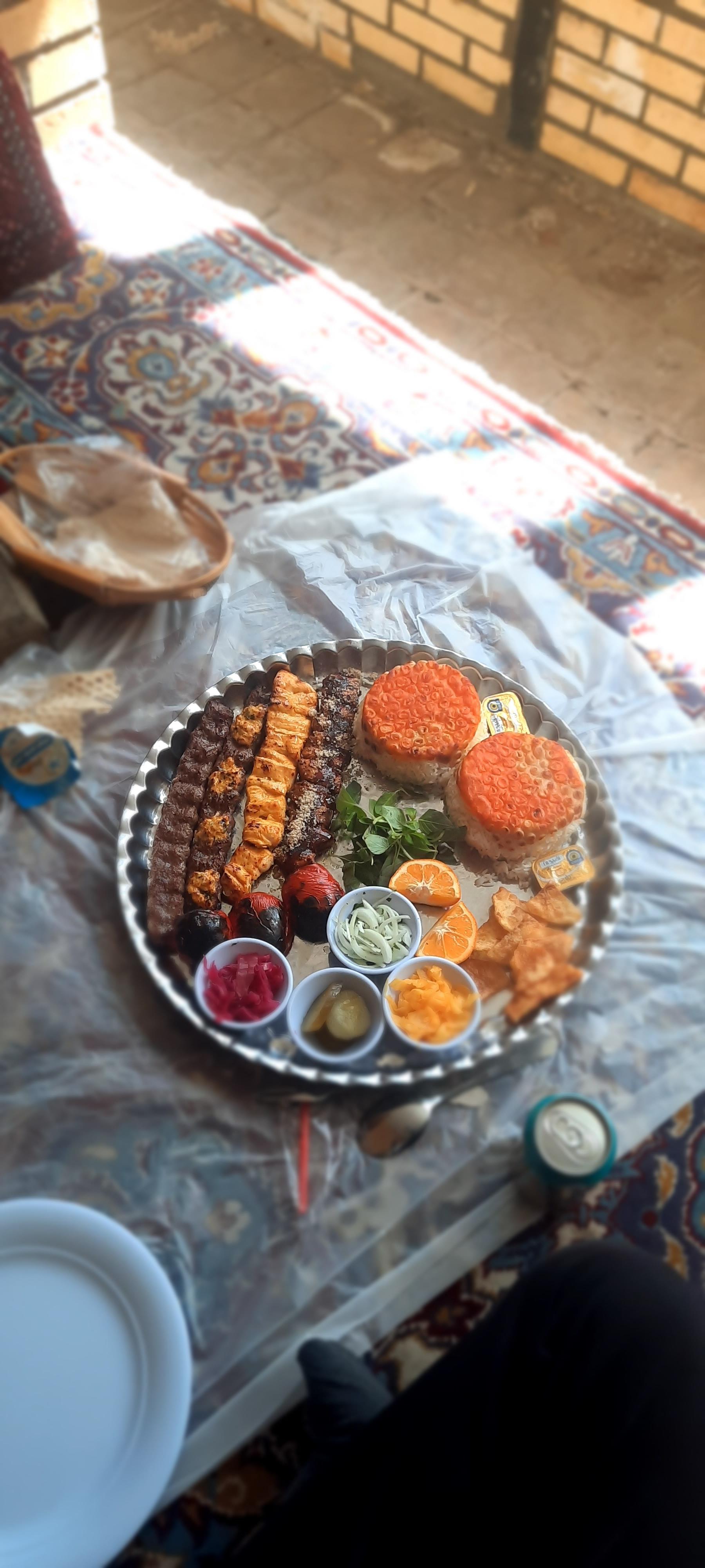 عکس رستوران سنتی کوچه باغ