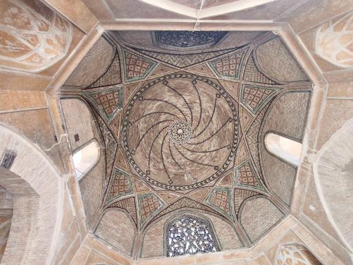 عکس حیاط عالی قاپو