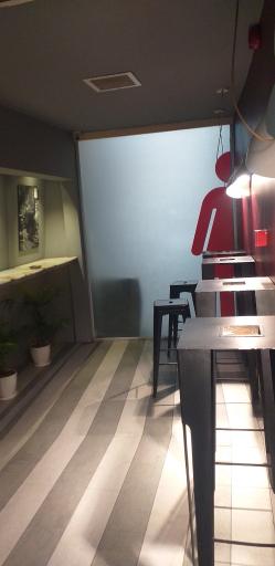 عکس اتاق سیگار مجتمع خدمات رفاهی مهر و ماه