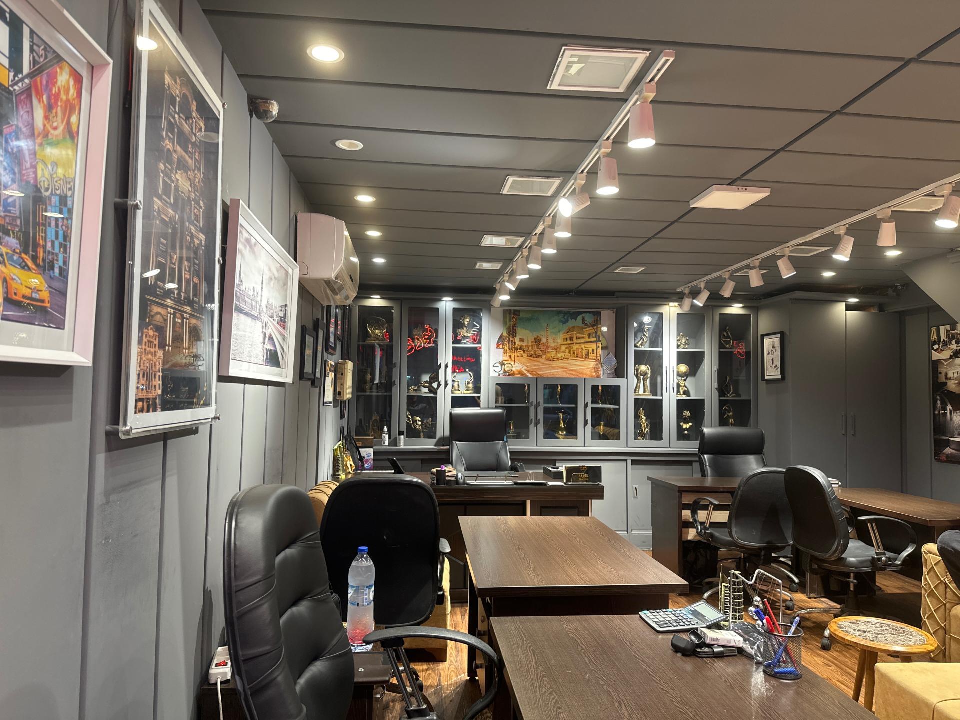 عکس مشاور املاک نوری