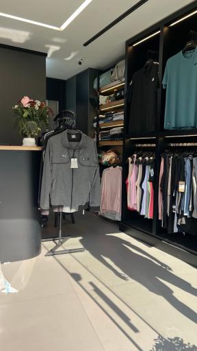 عکس فروشگاه ورزشی کاج