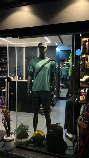 عکس فروشگاه ورزشی کاج