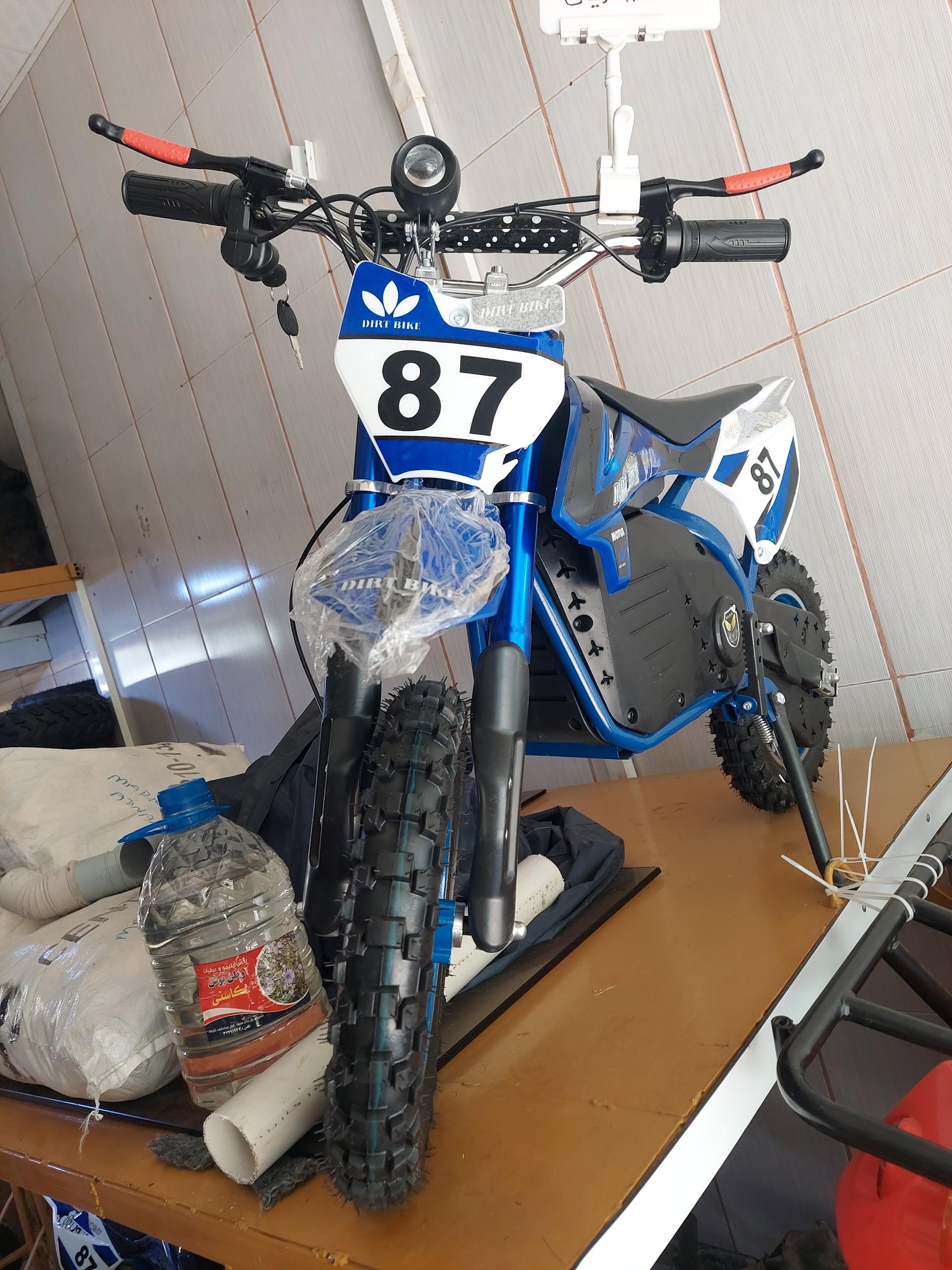 عکس فروشگاه کلاسیک موتور چهار چرخ