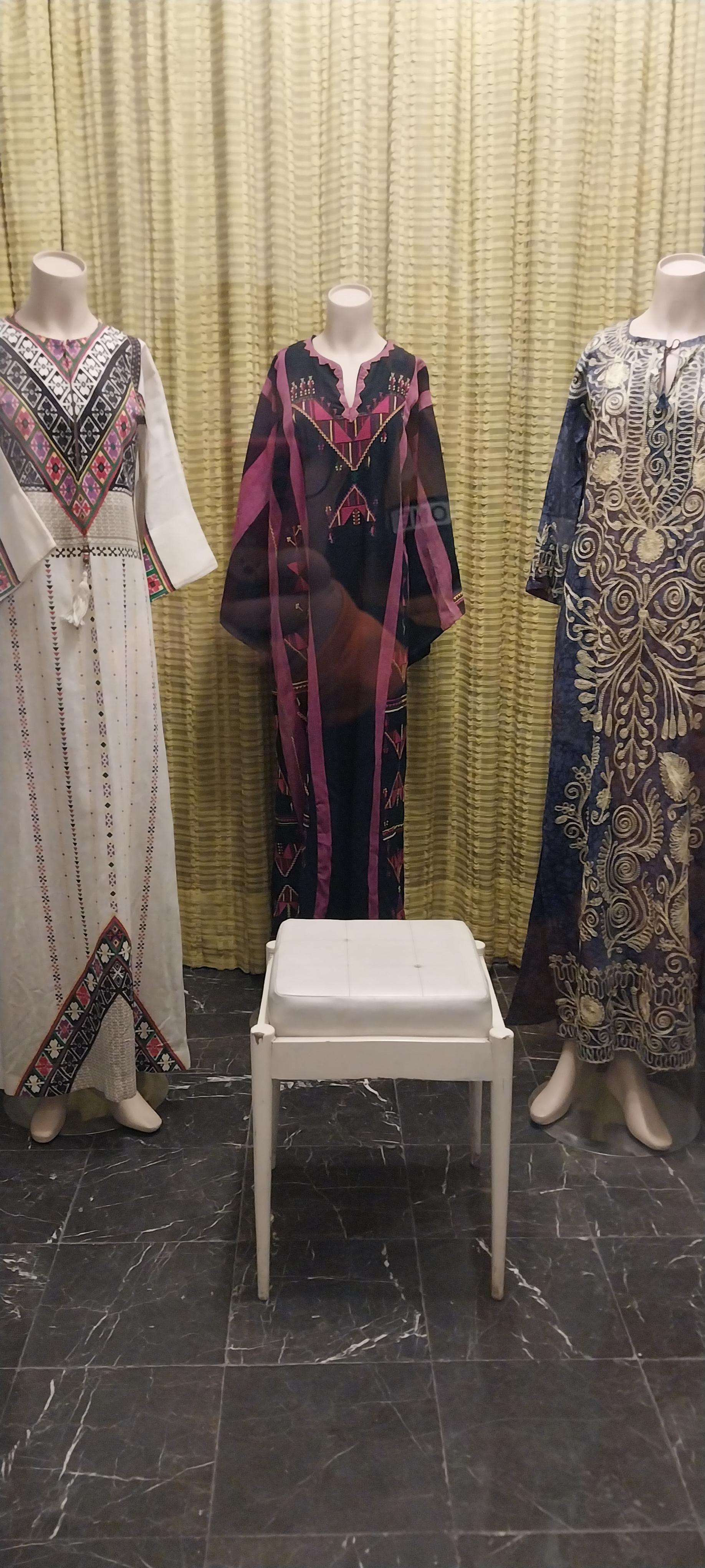 عکس موزه پارچه و لباس‌های سلطنتی نیاوران