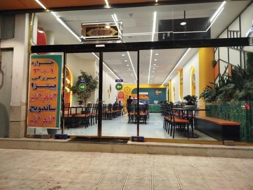 عکس پیتزا و ساندویچ بزرگی