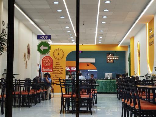 عکس پیتزا و ساندویچ بزرگی