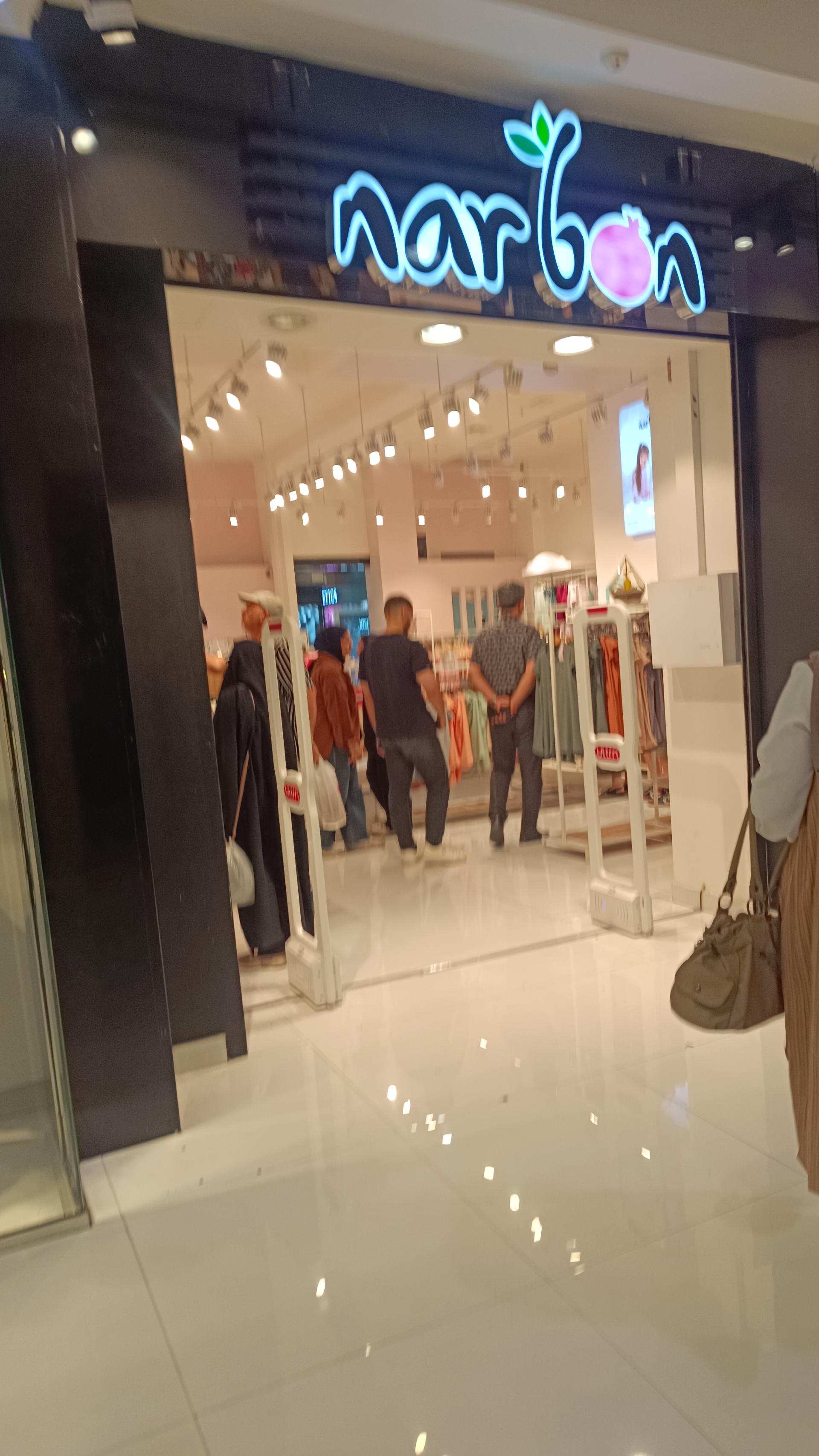 عکس فروشگاه لباس ناربن 