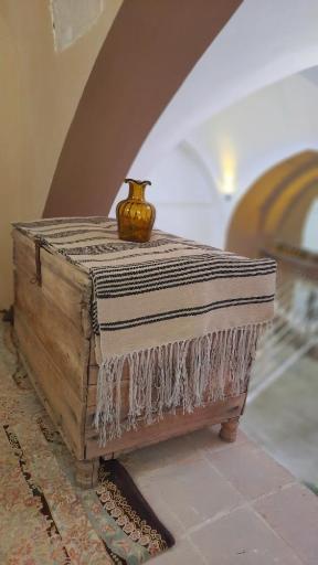 عکس کارخونه سفید ( دارایی بافی و شعربافی)