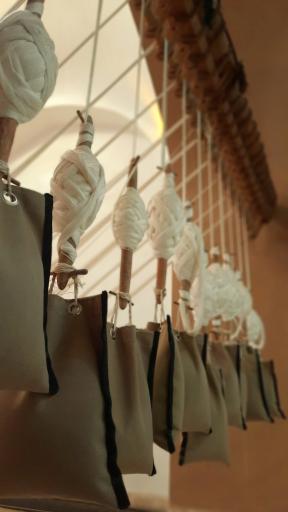 عکس کارخونه سفید ( دارایی بافی و شعربافی)