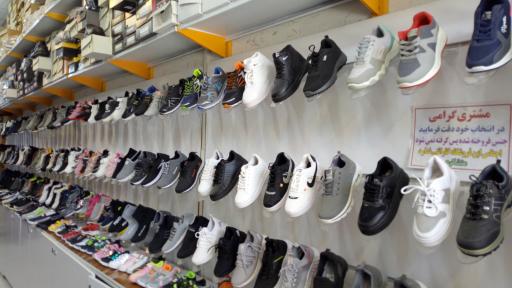 عکس کیف و کفش جوان 