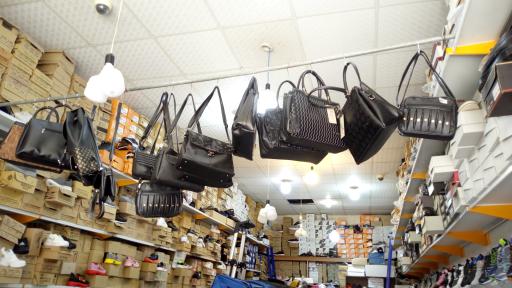 عکس کیف و کفش جوان 