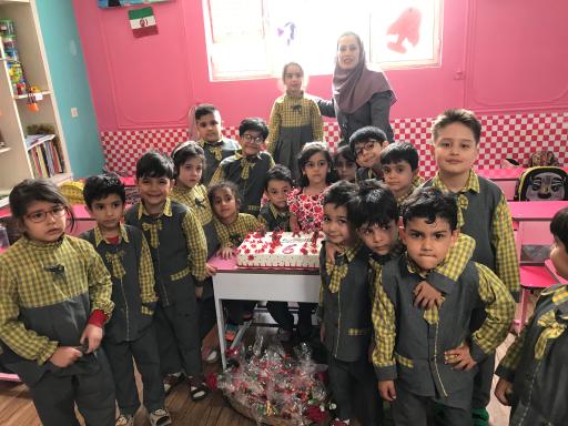 عکس پیش دبستانی ساعت کودکی