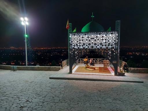 عکس نور شهدا (بقعه شهدای گمنام)