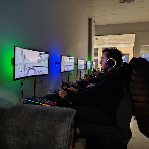 عکس باشگاه رانندگی مجازی (ریس نت مشهد)