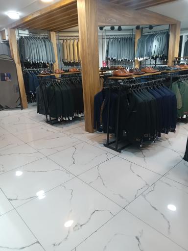 عکس فروشگاه پوشاک  ایران تک