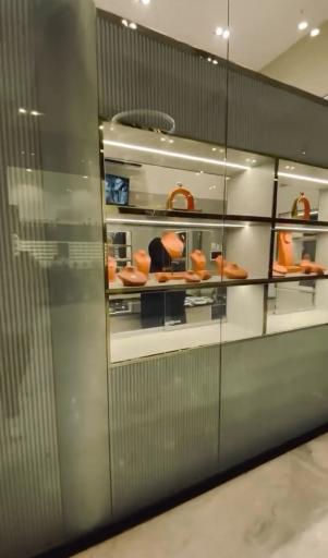 عکس مجتمع تجاری رونیکا مال