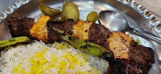 عکس رستوران باغچه