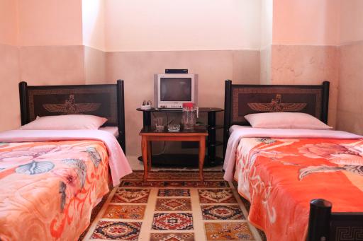 عکس مهمانپذیر جهان