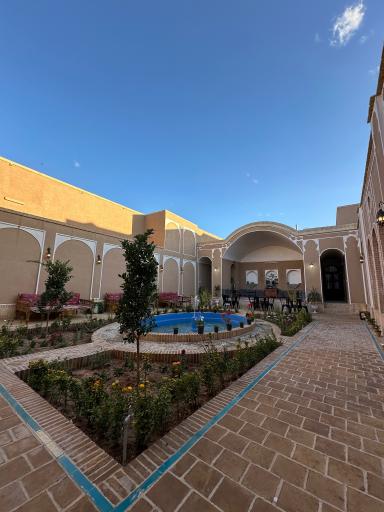 عکس بومگردی نیلوفر آبی