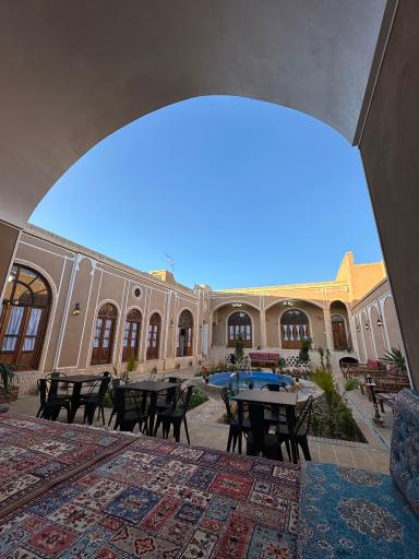 عکس بومگردی نیلوفر آبی