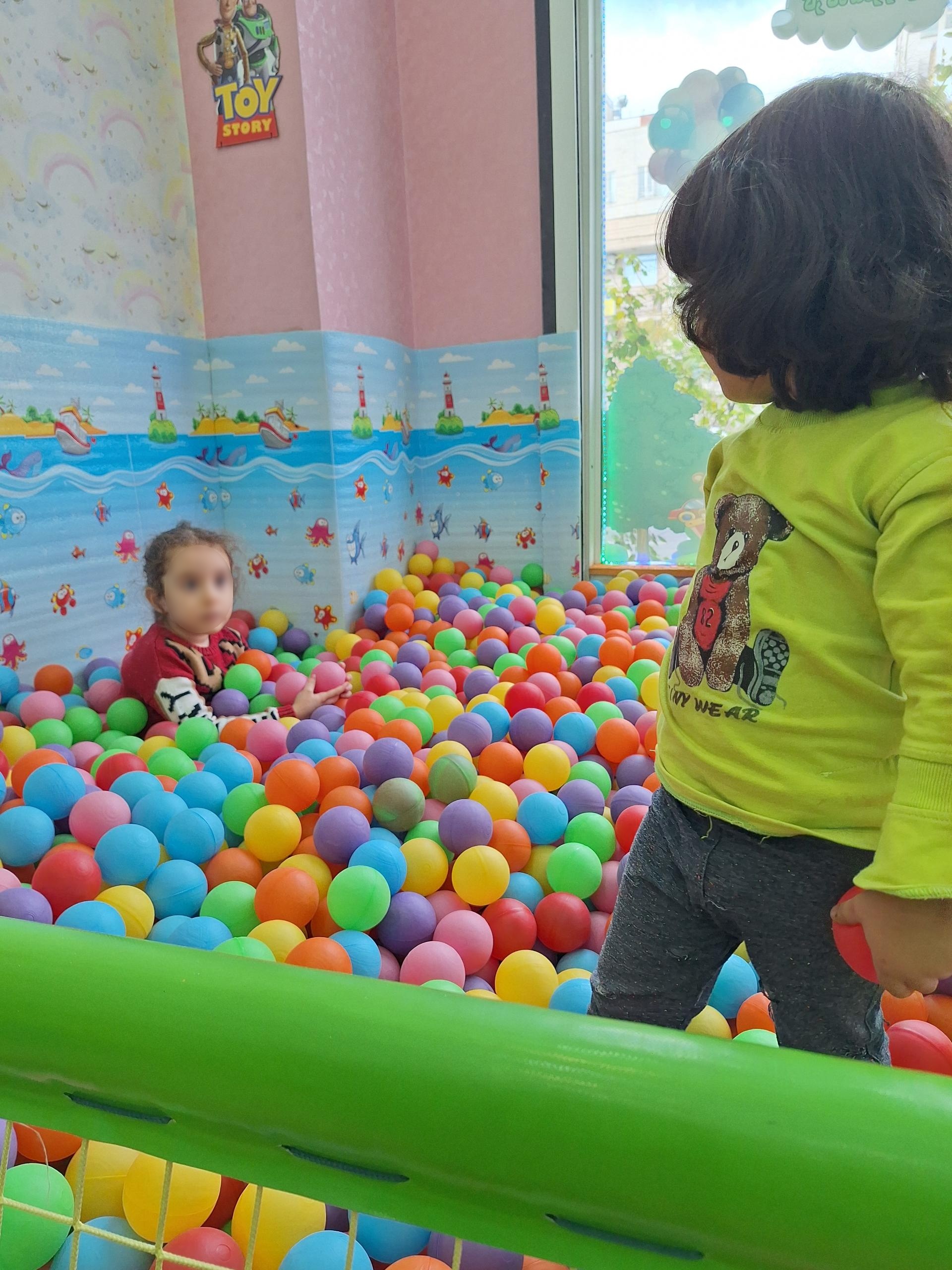 عکس خانه بازی رنگین کمان 