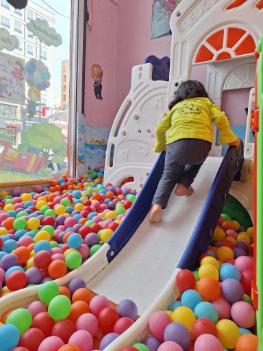 عکس خانه بازی رنگین کمان 