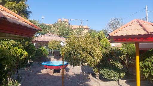 عکس باغچه رستوران پرسپولیس