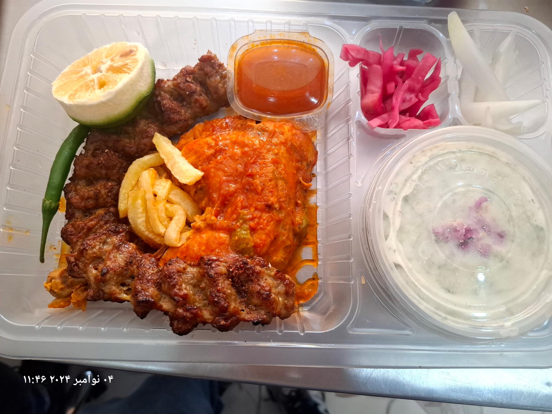 عکس تهیه غذای ماثنا