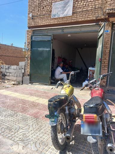 عکس تعمیر گاه موتورسیکلت محمد 