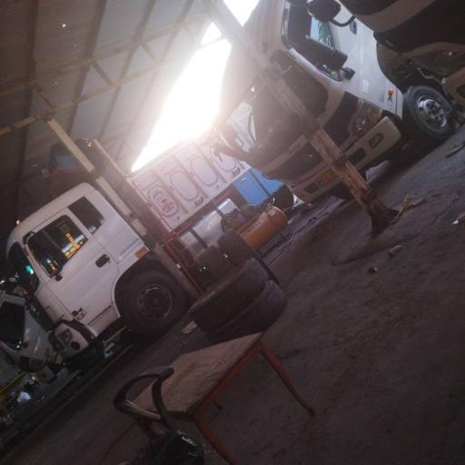 عکس تعمیرگاه کامیونت الوند