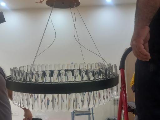 عکس کارگاه تولیدی لوستر و منسوجات برنز