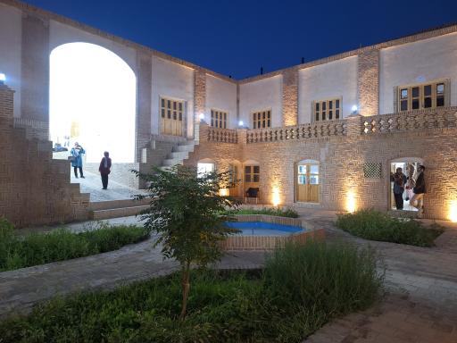 عکس سرای تاریخی امینی (کاروانسرای تاریخی برادران خرازی)