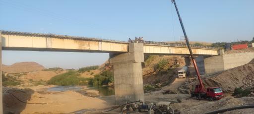 عکس کارگاه تیرچه بلوک و جرثقیل آبسری