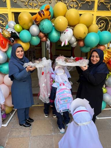 عکس دبستان دخترانه 9 دی