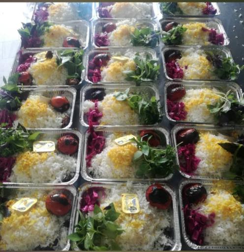 عکس تهیه غذای گلستان 