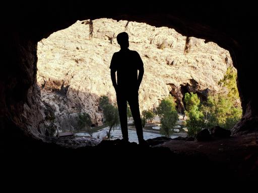 عکس غارهای پیش از تاریخ تنگ تیکاب کازرون