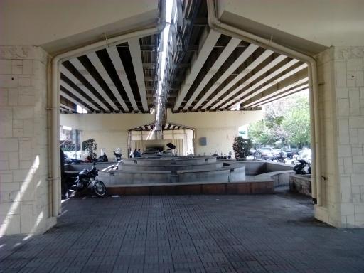 عکس پارکینگ زیر پل میرداماد