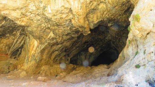 عکس غارهای پیش از تاریخ تنگ تیکاب کازرون