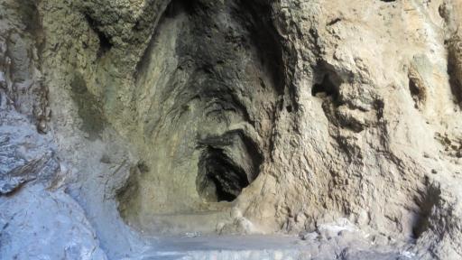 عکس غارهای پیش از تاریخ تنگ تیکاب کازرون