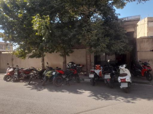 عکس تعمیرگاه موتور و دوچرخه علی